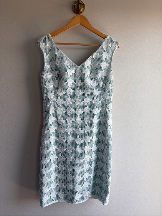 Tory Burch Dresses & Skirts - Tory Burch Sleeveless V-Neck Shift Dress in Mint Green and White
